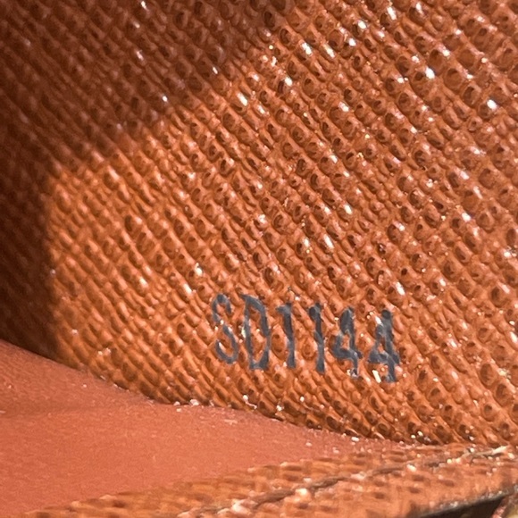 LV Zippy Monogram Wallet - Picture 5 of 11